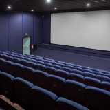 Nel 2000 il vecchio cinema venne ulteriormente ridimensionato, mentre la galleria fu separata e divenne una sala con 142 poltrone blu